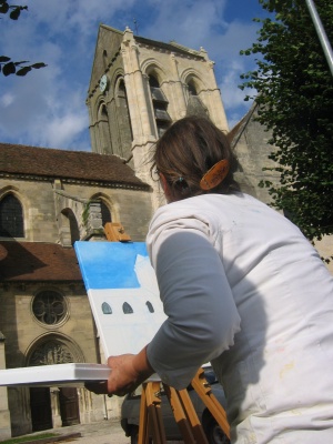 Annick teste un point de vue de l'�glise d'Auvers