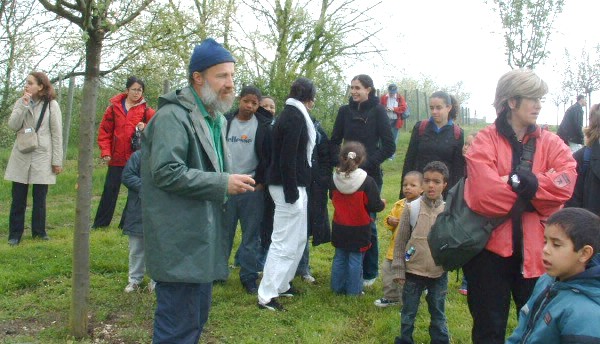 Pere Noel vert, Nicholas henry, le pomologe, sp�cialiste des pommes en charge de la maintenance du verger conservatoire de Saint Clair sur Epte